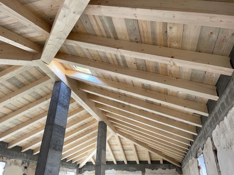 Copertura in legno per edificio residenziale a Padova